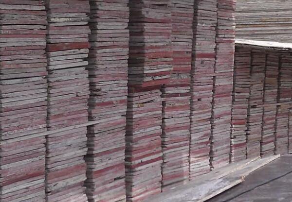 内蒙古回收方木价格   廊坊旧木方多层板回收哪家好-- 河北二手方木多层板回收厂家